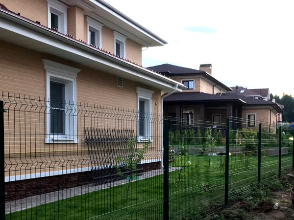 Заборы для дачи из сетки под заказ